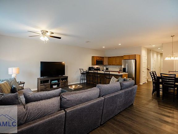 4th image of 115 Governors Blvd