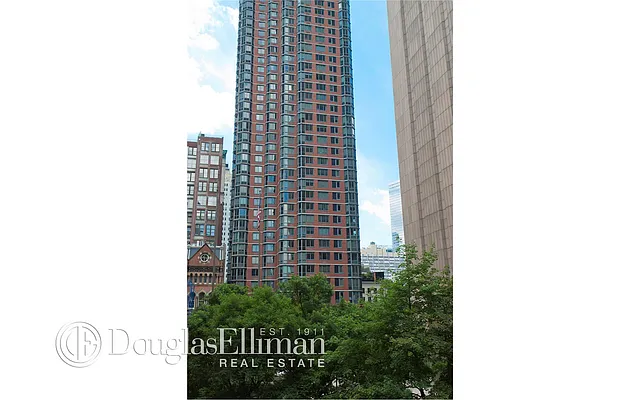 Rented by Douglas Elliman | media 15