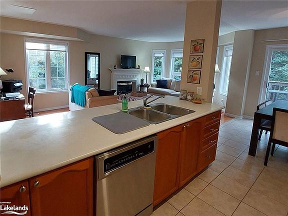 4th image of 18 Westwind Dr