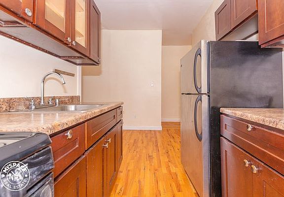 4th image of 701 Avenue C #P11