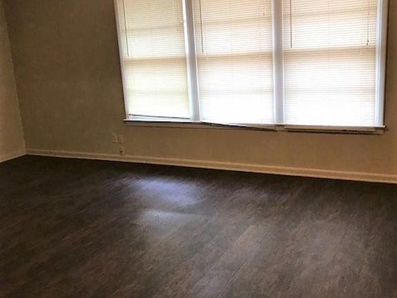 3rd image of 2204 Beechwood Dr