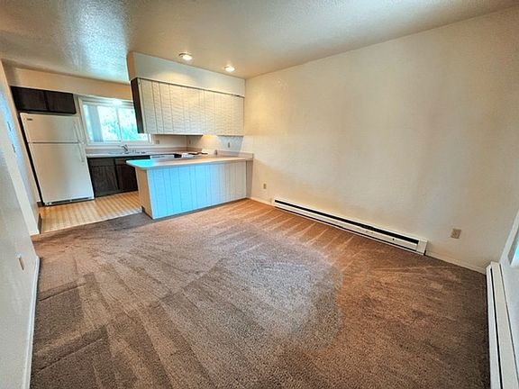 3rd image of 926 W 26th Ave #302