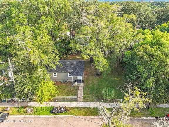 3rd image of 821 W 30TH Street