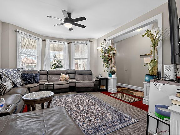 3rd image of 356 Avenue A