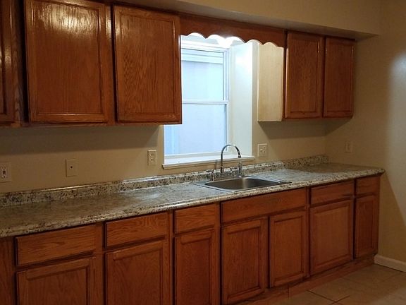 5th image of 356 N 5th St Floor 1