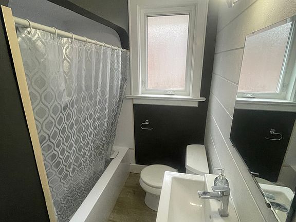 4th image of 134 Bridgeport Rd E #1