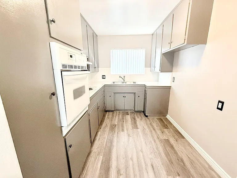 Cazador Court Apartments — Photo 10