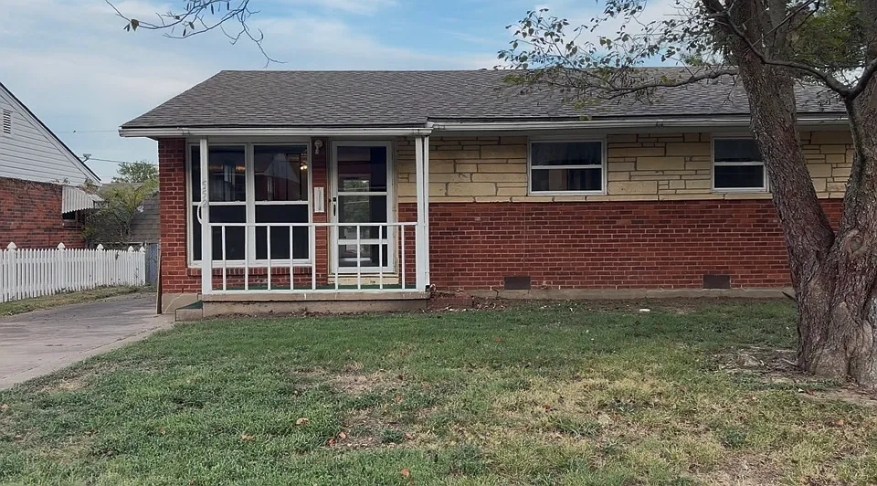 3 bed, 945 sqft, $1,050 — Photo 1