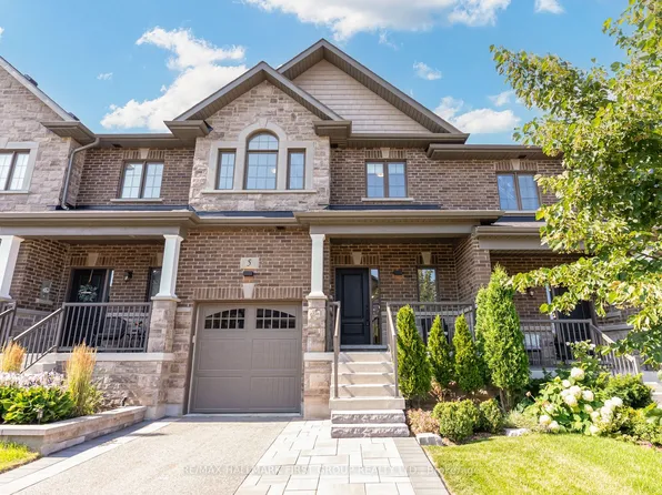 5 Harry Thornton Ln, Uxbridge, ON L9P 0E9