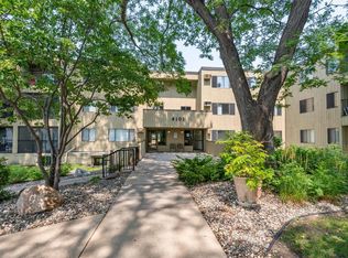 4101 Parklawn Ave APT 130, Edina, MN 55435