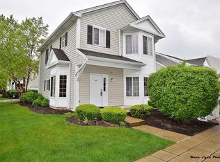 614 Hidden Creek Ln, North Aurora, IL 60542