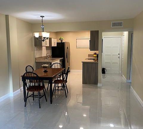 3rd image of 2562 Garden Dr N APT 109