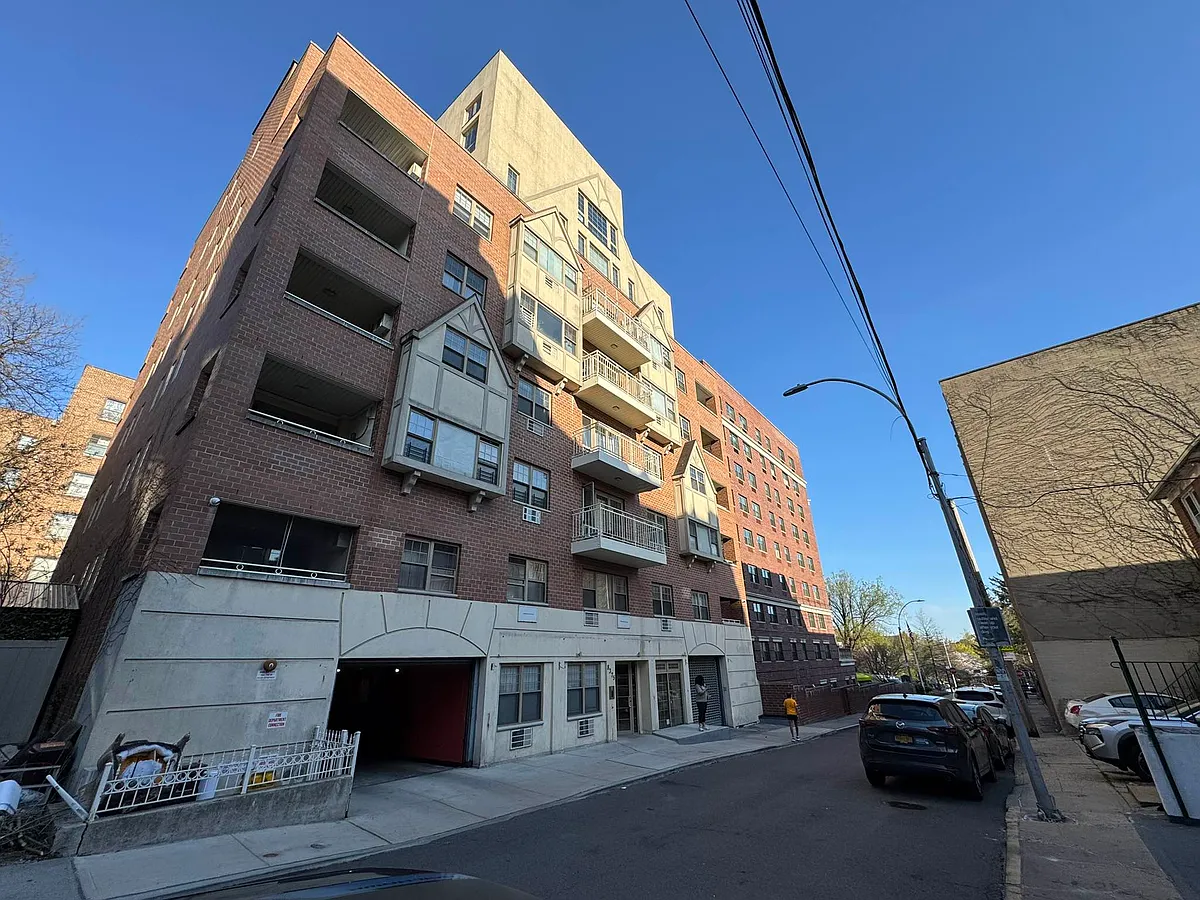 Building Photo - 83-75 117th St #4F
