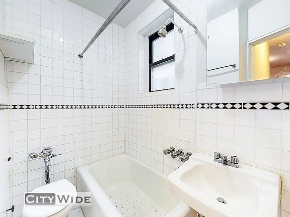 4th image of 46 Allen St #5