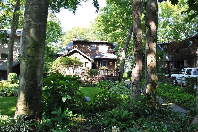1st image of 416 N Lakeshore Dr
