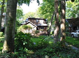 416 N Lakeshore Dr, Holland, MI 49424