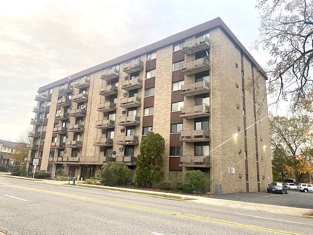 1st image of 850 Des Plaines Ave APT 703