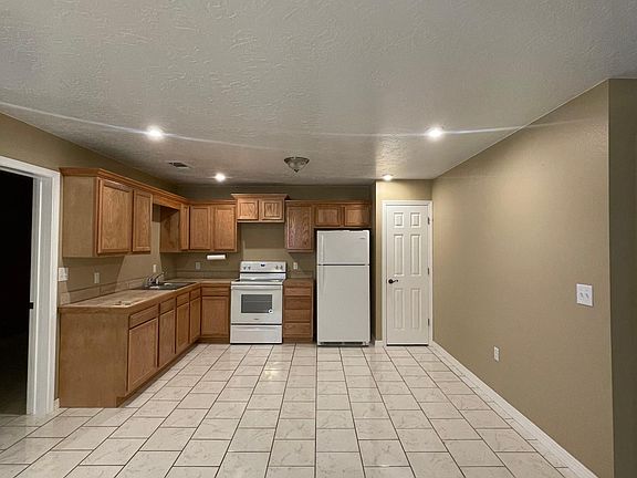 3rd image of 1708 W 12th St #A