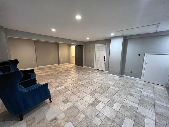 3rd image of 1100 Harvard St #1B