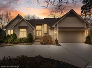 4974 Countryside Dr, West Bloomfield, MI 48323