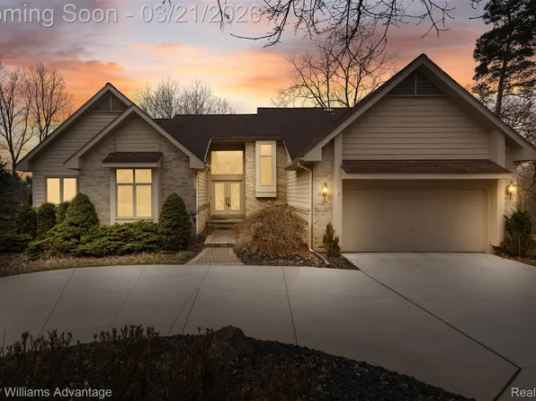 4974 Countryside Dr, West Bloomfield, MI 48323
