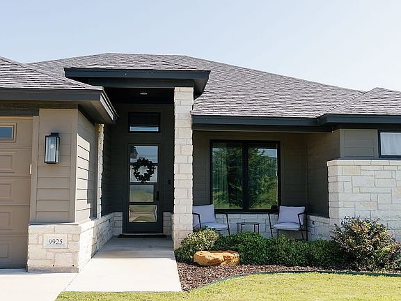 3rd image of 9925 Bridlewood Ln