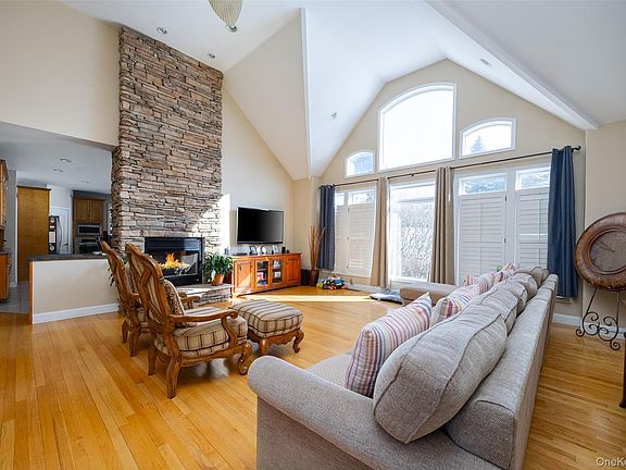 5th image of 59 Wintergreen Place