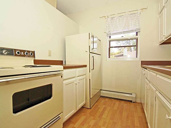 5th image of 676 Ashland Ave APT 7