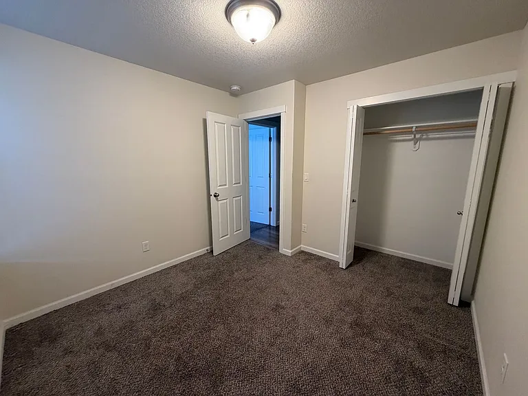 1450 Gooseberry St — Photo 7