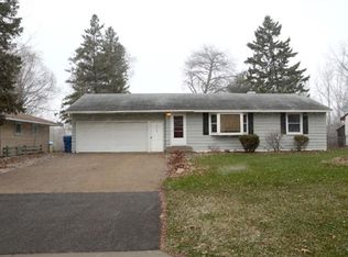 5119 Red Oak Dr, Mounds View, MN 55112