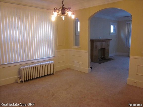 3rd image of 1005 Beaconsfield Ave APT 2