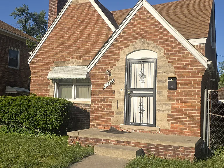 15736 Biltmore St — Photo 24