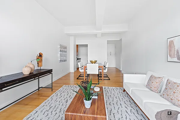 Sold by R New York | media 3