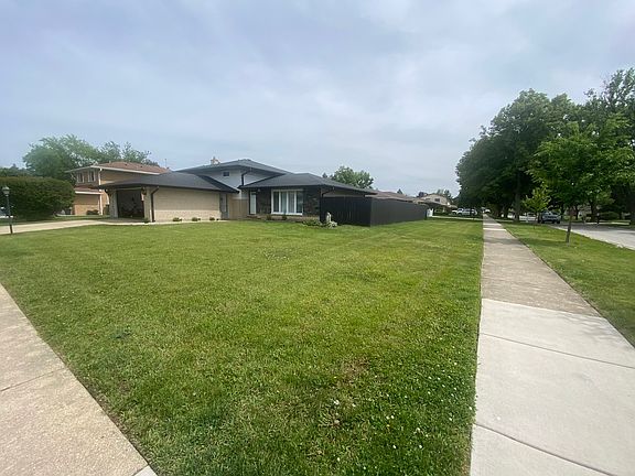3rd image of 1801 E Aztec Ln