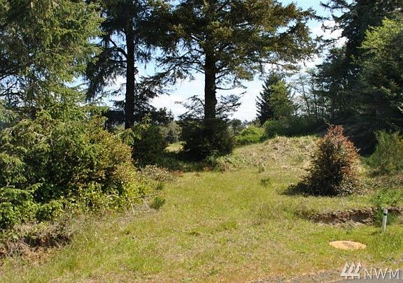 3rd image of 780 Falls Of Clyde Loop SE