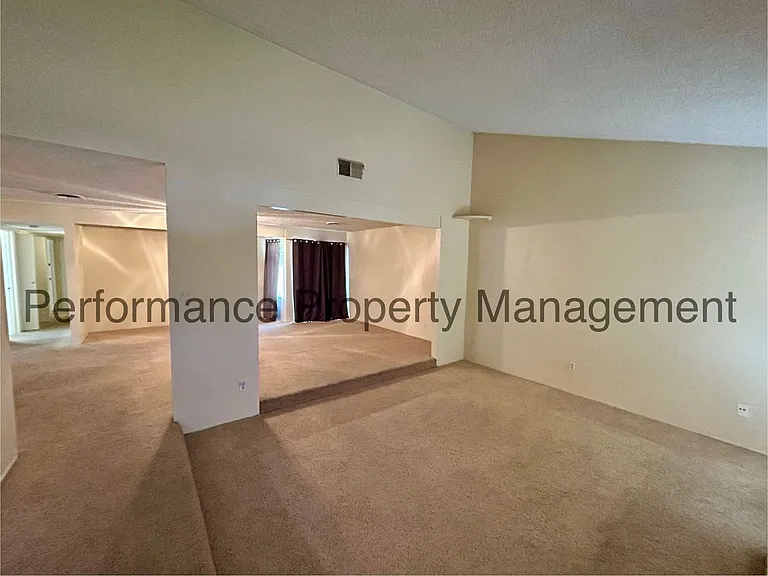 2716 Catalina Dr — Photo 3