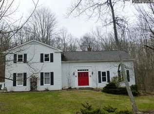 90 Greentree Rd, Moreland Hills, OH 44022