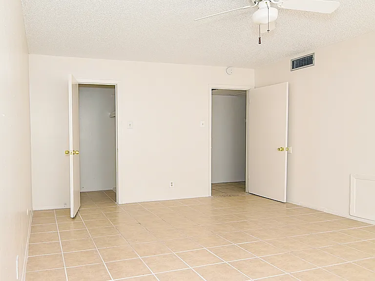 The Arches Apartments — Photo 32