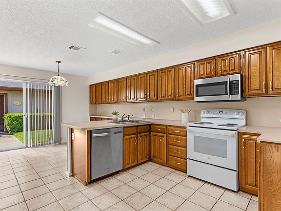 5th image of 2126 Auburn Dr