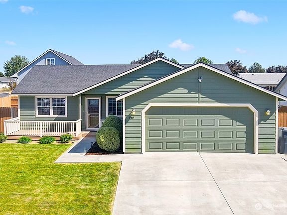 2nd image of 640 N Larkspur Lane