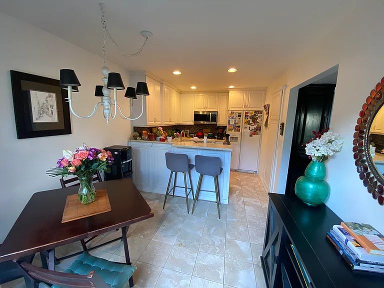 345 University Dr #D4 — Photo 9