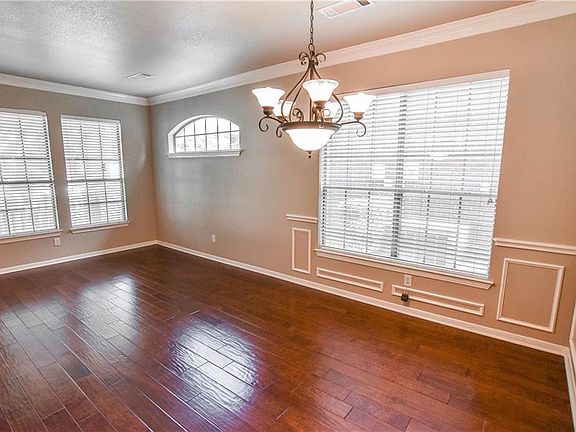 3rd image of 1091 Mason St