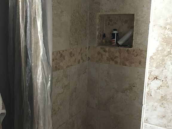 4th image of 718 Circle Dr