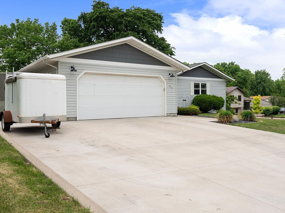 1st image of 211 Sunrise Dr