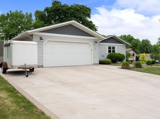 211 Sunrise Dr, Medford, MN 55049
