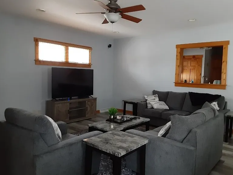 715 W Blodgett St — Photo 4