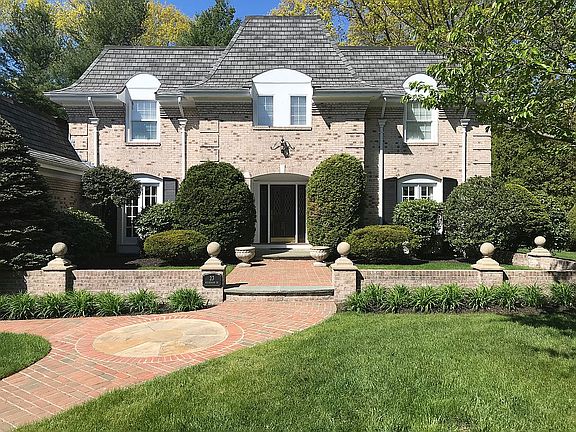 3rd image of 23 Wildewood Dr