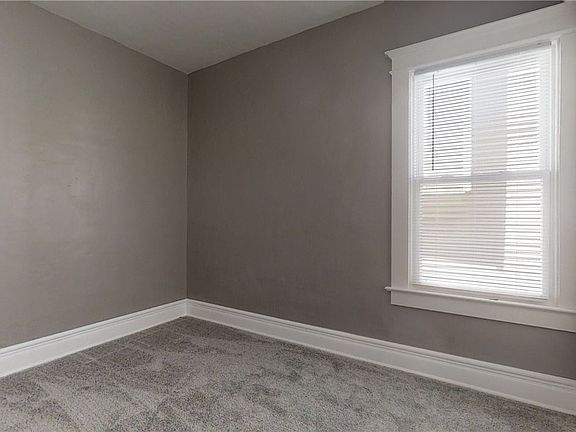 4th image of 226 Blaine Ave