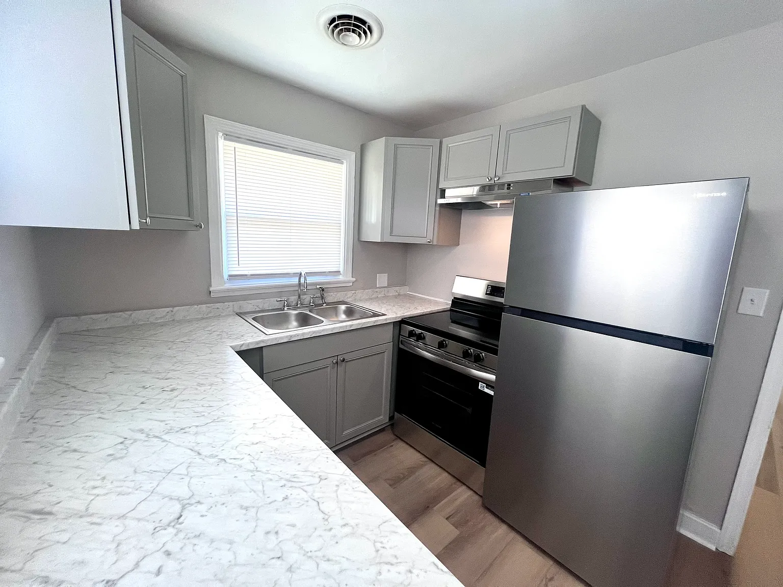 2 bed, 1000 sqft, $1,795 — Photo 1