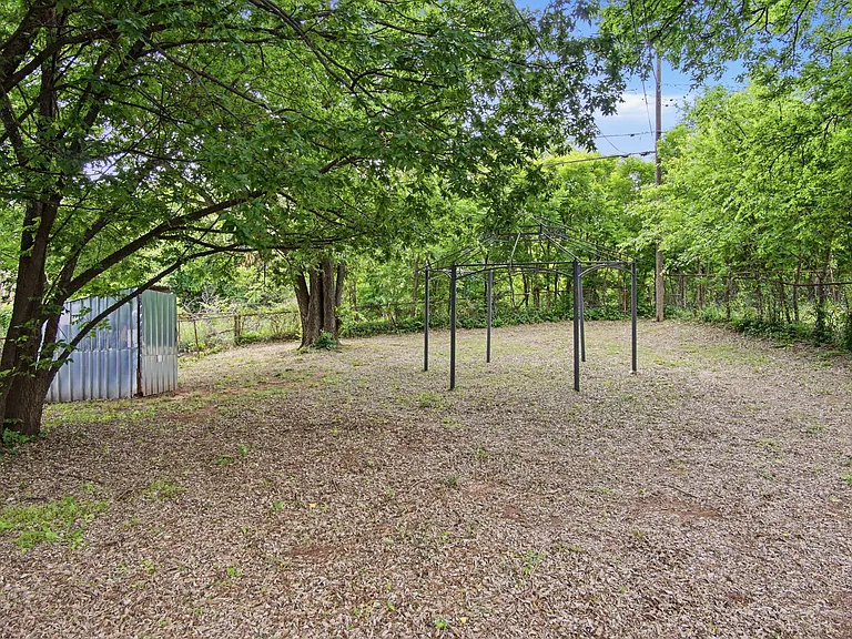 1305 Bellevidere Dr — Photo 24